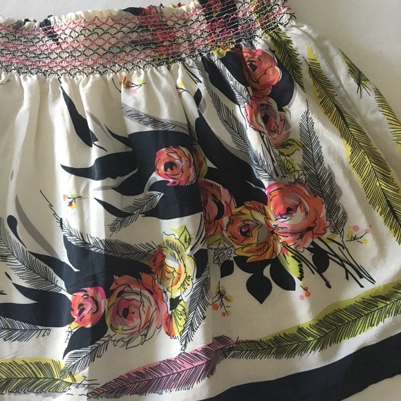 Kimchi Blue Floral Skater Skirt Sz 1 - Picture 6 of 7